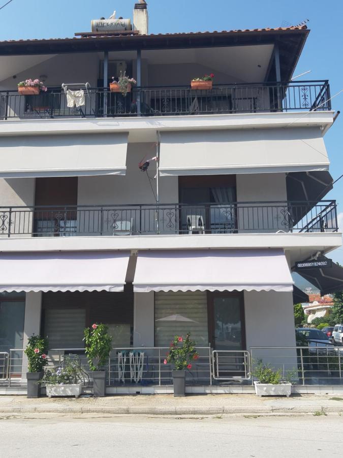 Soula'S Sunshine Apartments Nea Karvali Esterno foto